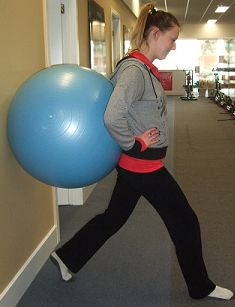  Lunges with Fit-Ball – Level 3